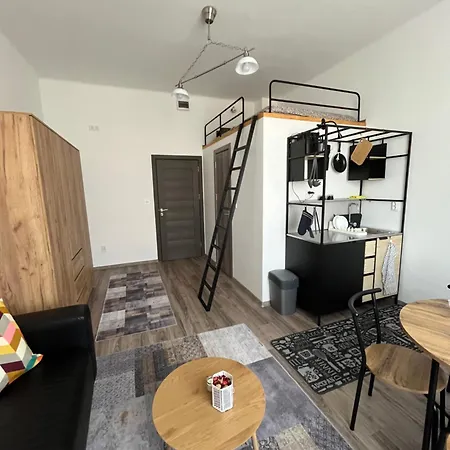 Pullman Apartment *