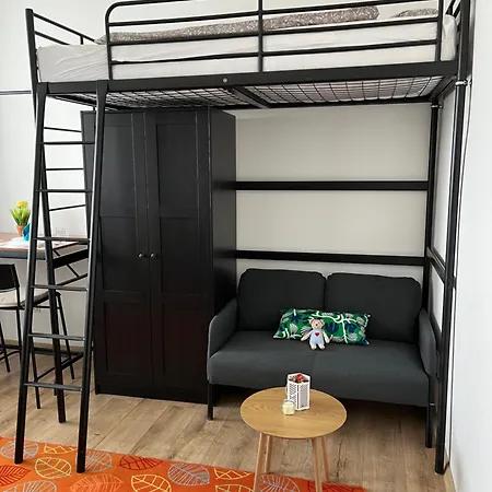 Pullman Apartment *